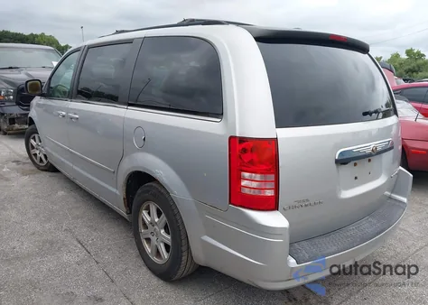2010 Chrysler Town & Country Touring z USA, uszkodzony, nr VIN 2A4RR5D14AR458350